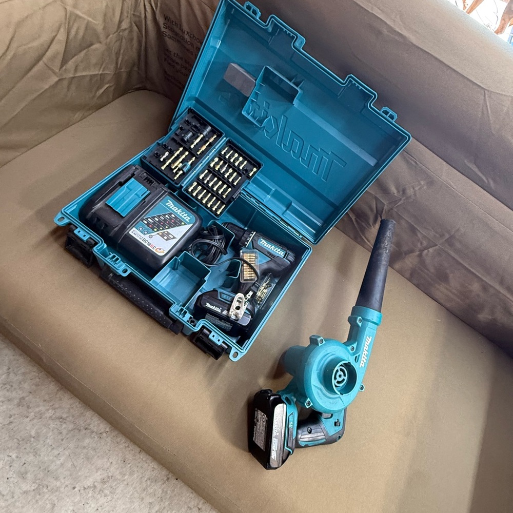Makita Teal Cordless Blower Kit, Drill, & 2 Batteries